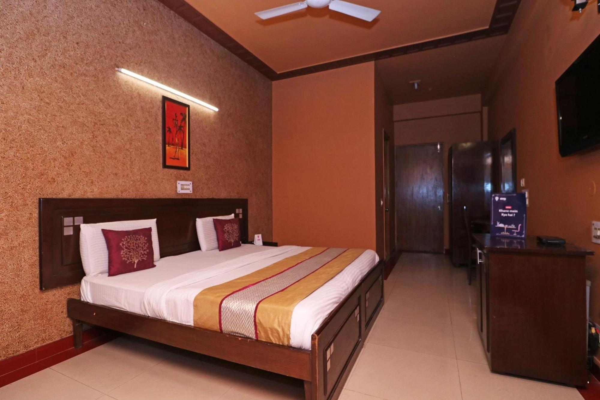 Townhouse Satguru Enclave Road Gurgaon Hotel Jāmb Exterior foto