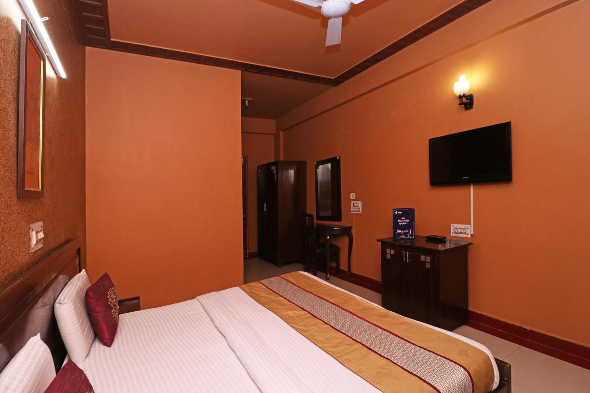 Townhouse Satguru Enclave Road Gurgaon Hotel Jāmb Exterior foto