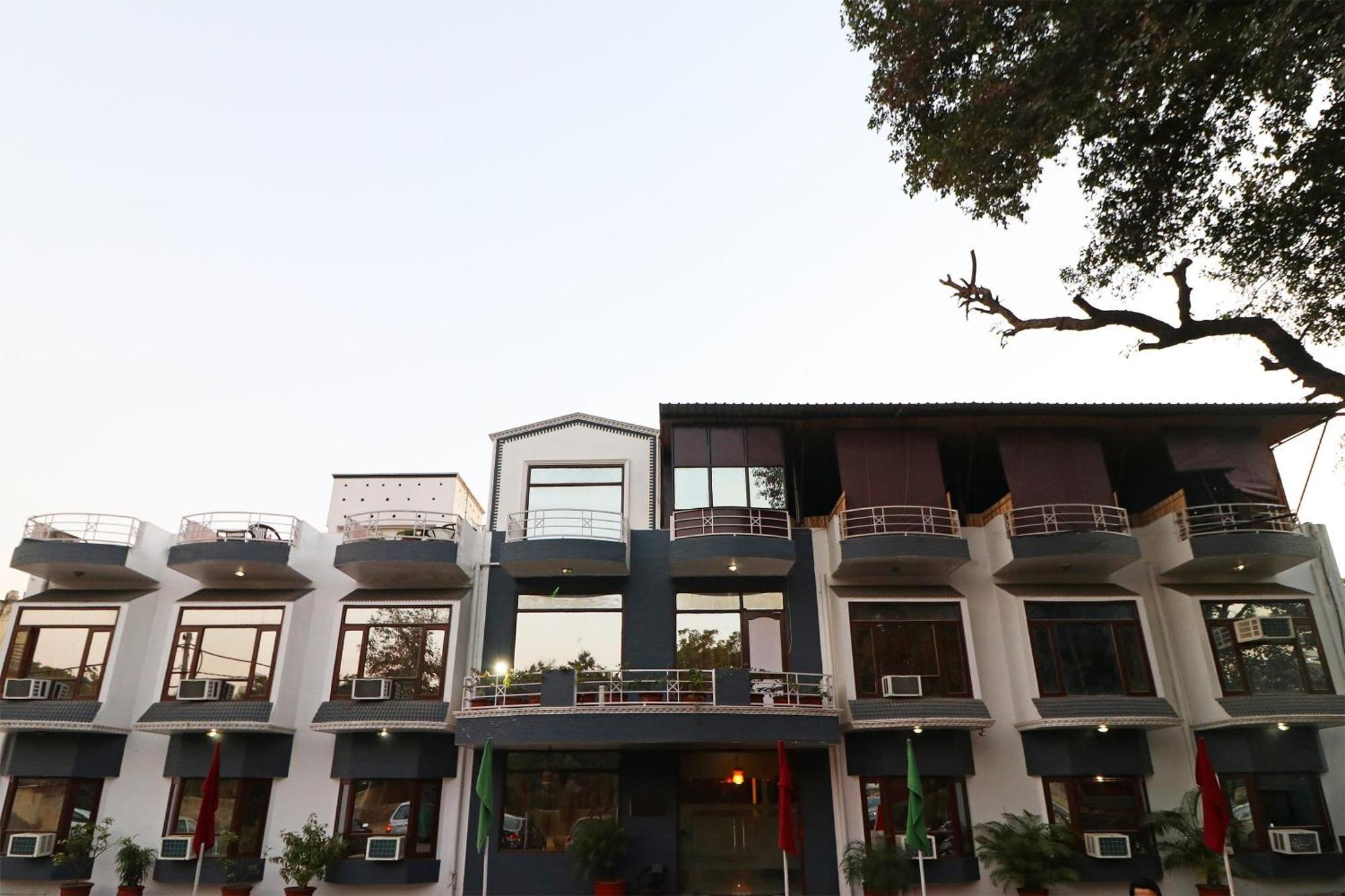 Townhouse Satguru Enclave Road Gurgaon Hotel Jāmb Exterior foto