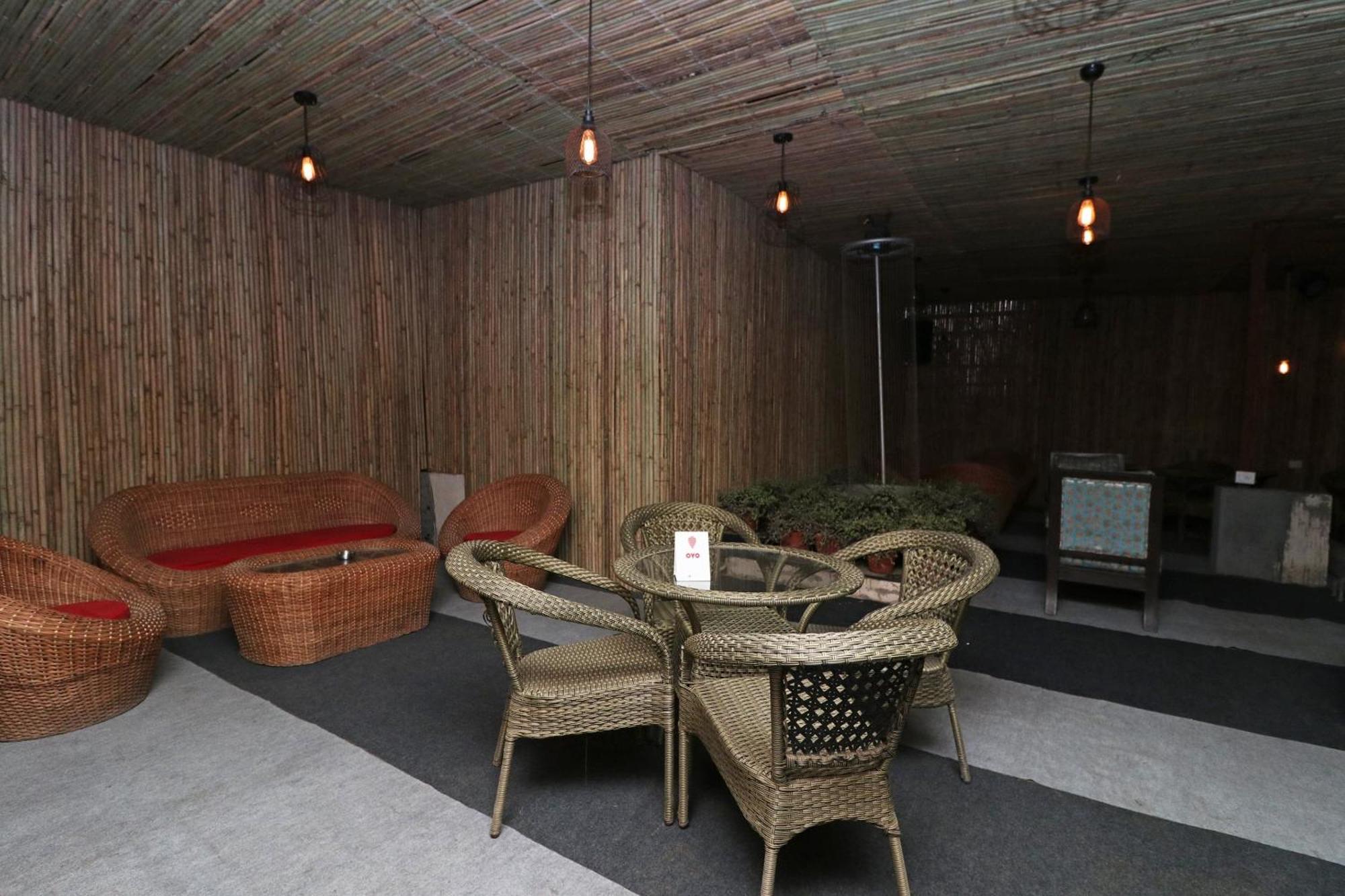 Townhouse Satguru Enclave Road Gurgaon Hotel Jāmb Exterior foto