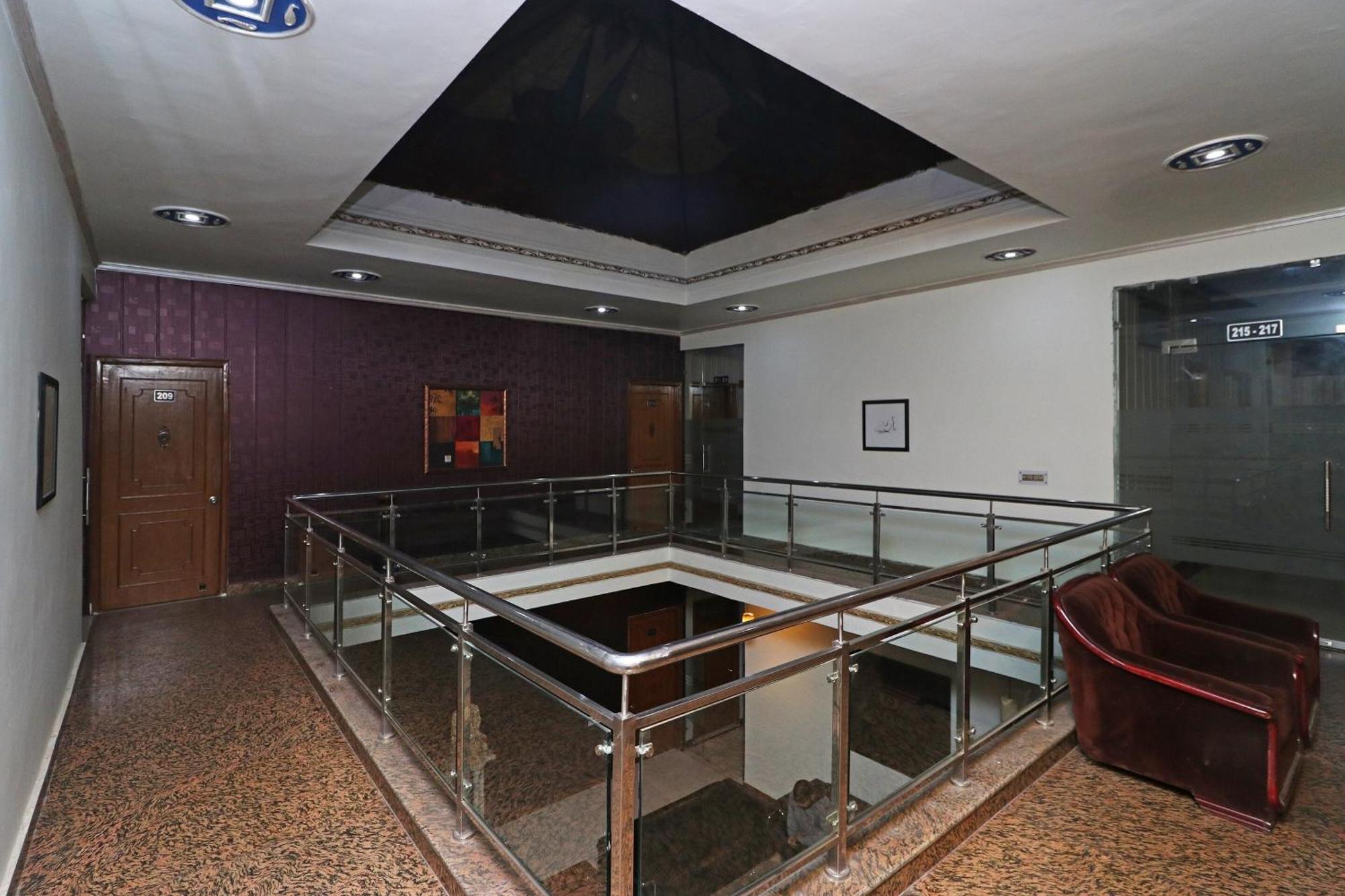 Townhouse Satguru Enclave Road Gurgaon Hotel Jāmb Exterior foto